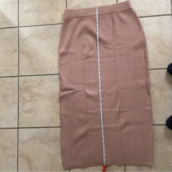 STORY Women’s Camel Knit Skirt - Picture 3 of 4